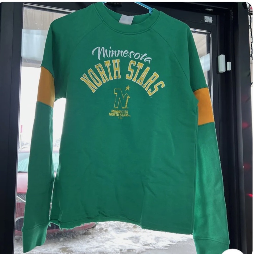 Vintage Green Crew Neck Sweater with Graphic Design